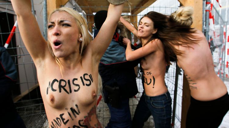 Nackter Protest trotz Eiseskäte in Davos.