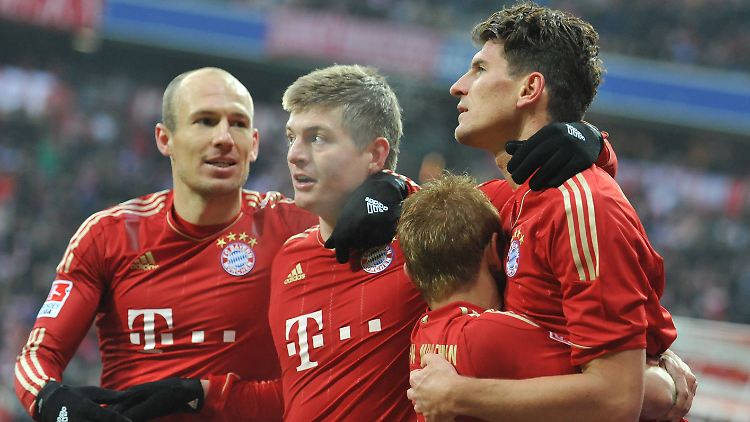 Erleichterung bei den Bayern-Spielern Arjen Robben, Toni Kroos und Mario Gomez. 