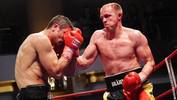 Jürgen Brähmer (rechts) beherrscht José Maria Guerrero nach Belieben.