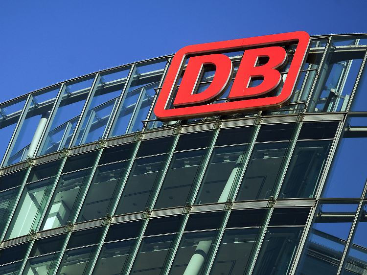 Zu Anfang des Jahres war bekannt geworden, dass die Bahn seit 1998 insgesamt dreimal ihre Mitarbeiter in sogenannten "Massen-Screenings" durchleuchtet hatte.