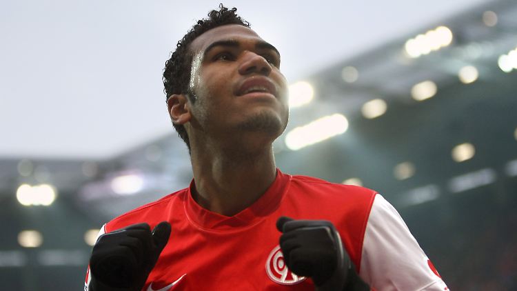 Zwei Tore - ein guter Tag für  Eric Maxim Choupo-Moting.