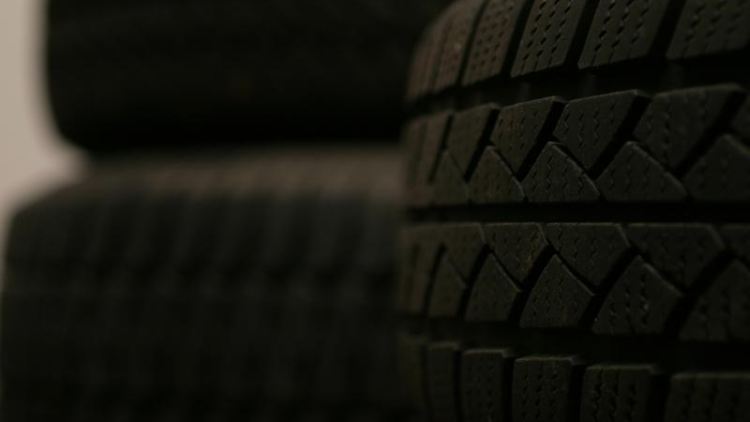 Auch im Mietwagen ist der Fahrer verantwortlich dafür, mit welcher Bereifung er losfährt.