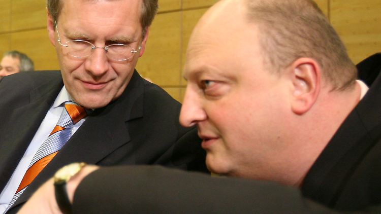 Jahrelang waren Wulff und Glaeseker ein Gespann. Jetzt will der Präsident von seinem Ex-Sprecher nichts mehr wissen.