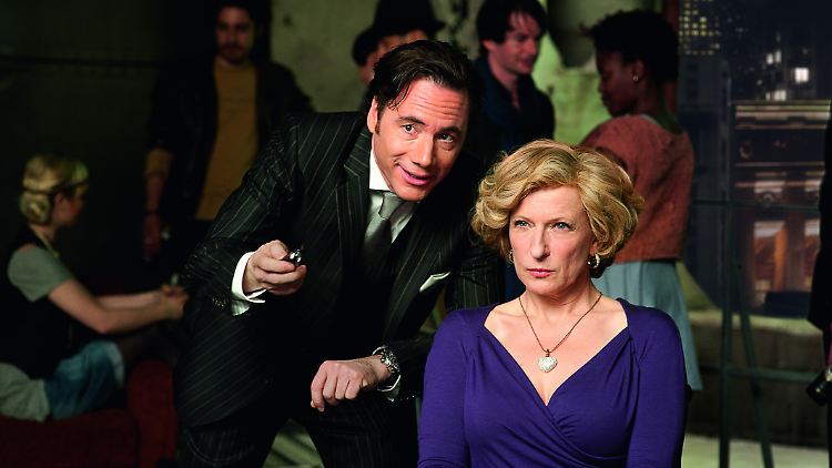 Michael "Bully" Herbig als Max Zettl und Dagmar Manzel als Veronique von Gutzow in der Komödie "Zettl".