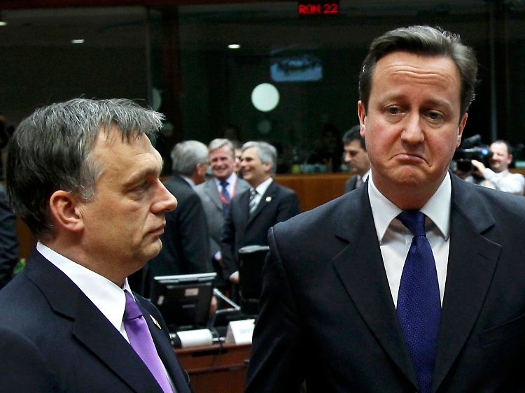Nicht mehr ganz auf der Linie: Ungarns Viktor Orban am Rande des EU-Gipfels im Gespräch mit David Cameron (rechts).