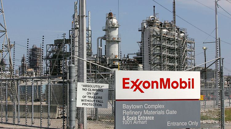 Fast 122 Mrd. Dollar Quartalsumsatz macht Exxon Mobil. Zum Vergleich: Apples Erlöse liegen bei etwa 46 Mrd. Euro.
