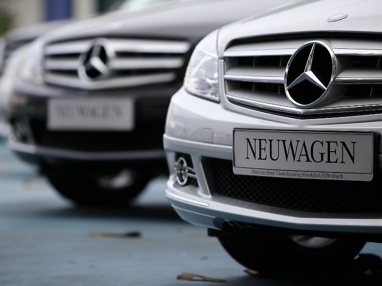 Von der Marke Mercedes-Benz setzte Daimler im September mit 104.900 Autos fünf Prozent weniger ab.