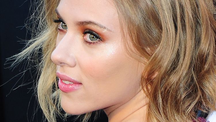Scarlett Johansson wird als "beste Schauspielerin international" geehrt.