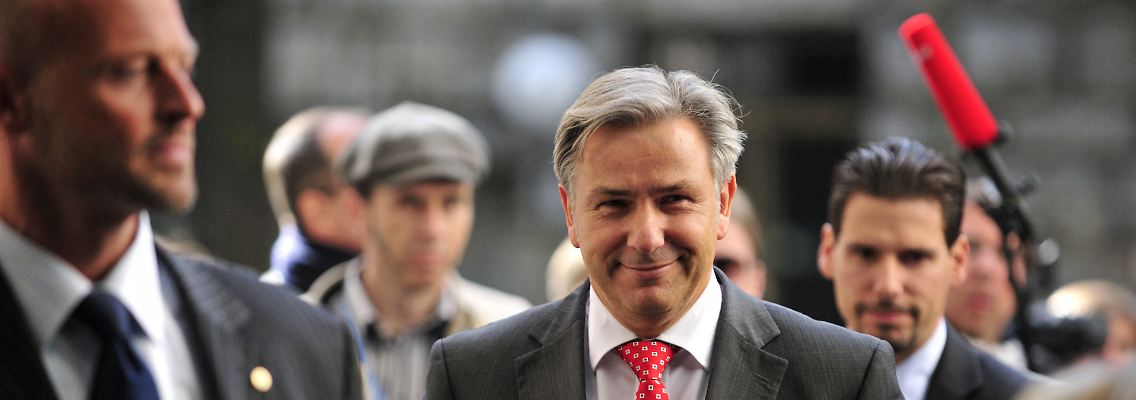 Klaus Wowereit ist in den engsten SPD-Führungskreis aufgestiegen - mit einem schlechten Wahlergebnis.