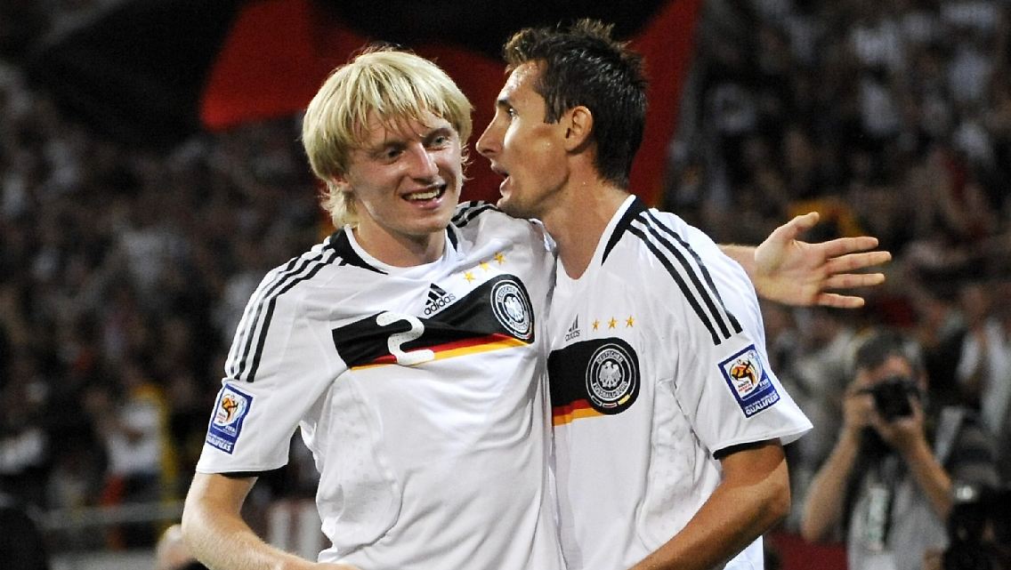 "Alles in allem ist das etwas eigenartig": Andreas Beck, hier mit Miroslav Klose.