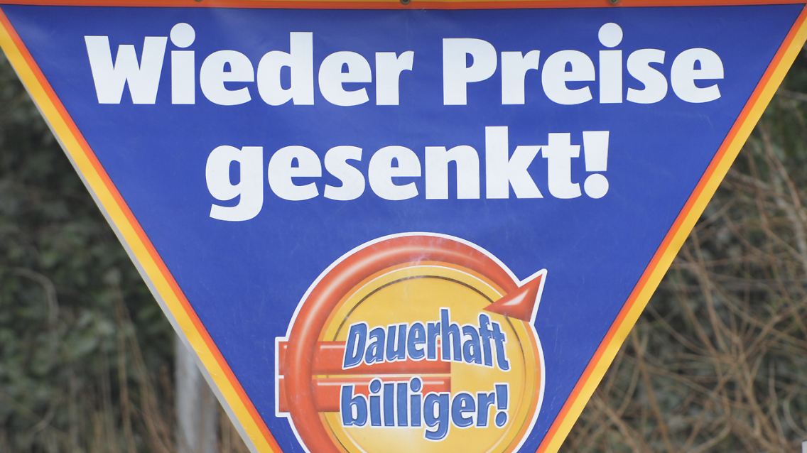 Bereits zum zehnten Mal in diesem Jahr senken die Discounter ihre Preise.