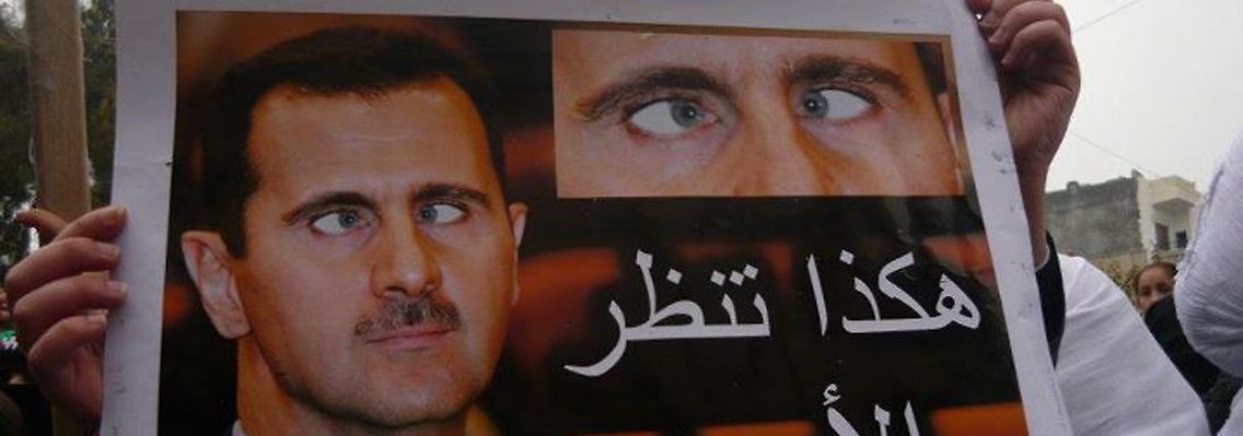 Assad wird für die Demonstranten zunehmend zur Witzfigur: "So sieht der Löwe aus", steht auf dem Plakat.
