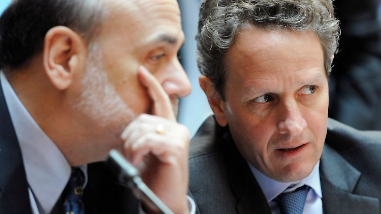 Ben Bernanke (l.) und Timothy Geithner (r.): Wie entwickelt sich die US-Wirtschaft 2012?