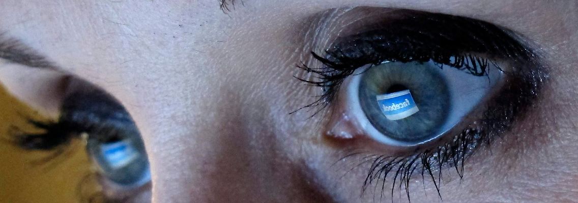 Facebook im Auge des Betrachters: Die hemmungslose Offenheit der Nutzer ist eine wichtige Geschäftsgrundlage.