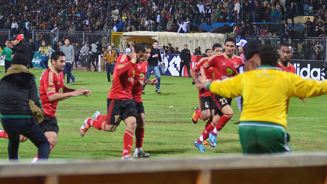 2012-02-01T204824Z_01_CAI107_RTRMDNP_3_EGYPT-SOCCER-VIOLENCE.JPG3336777488697414203.jpg