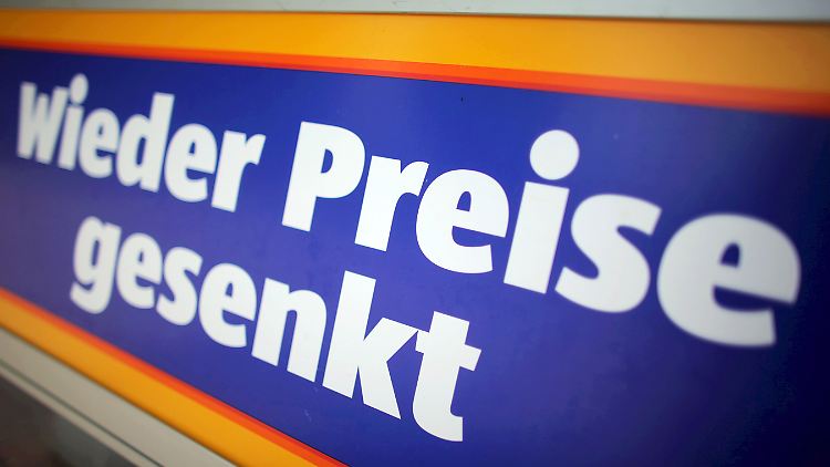 Schon zum zehnten Mal in diesem Jahr senken die Discounter ihre Preise.