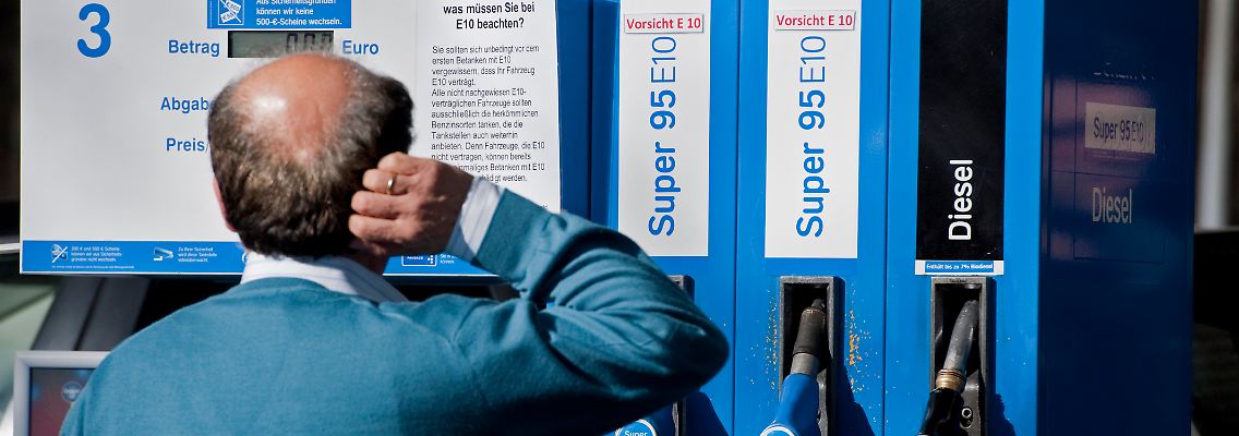 An den Tankstellen verwaisen die E10-Zapfsäulen und ratlose Autofahrer greifen weiter zum herkömmlichen Super.