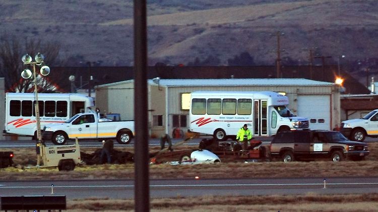 Das Wrack des Kleinflugzeugs liegt auf dem Boise Airport. 