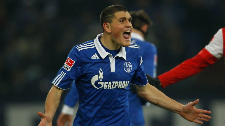 Was ist denn los?, scheint Schalkes Kyriakos Papadopoulos zu fragen. Nicht viel. Sein Team spielt nur 1:1. 