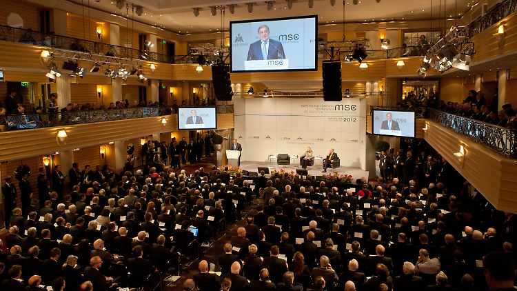 Immer noch alte Blöcke auf der Sicherheitskonferenz, selbst in 2012.