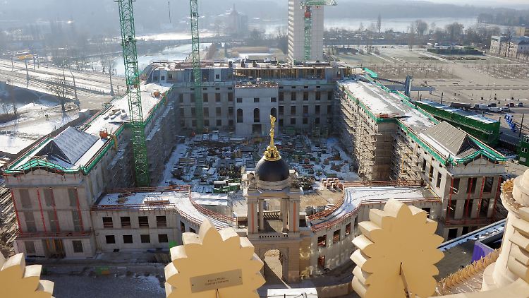 Blick in Potsdam auf die Baustelle des Landtagsneubaus. Brandenburg legte einen ausgeglichenen Haushalt vor.