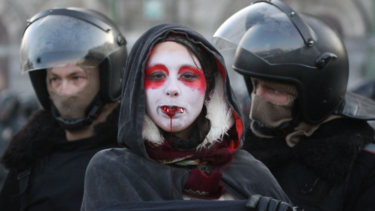 Demonstranten in St Petersburg: "Politisches Spektakel" laut Putin.