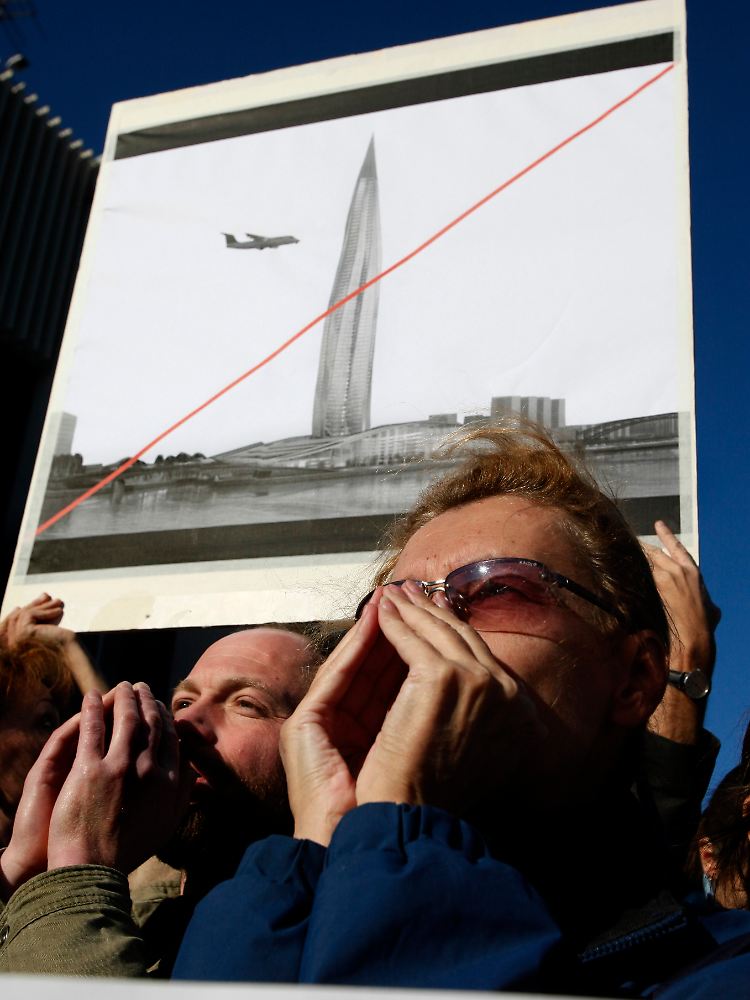 "Gazprom, geh nach Hause": Zahlreiche Russen wehren sich gegen die Baupläne des Konzerns in St. Petersburg.
