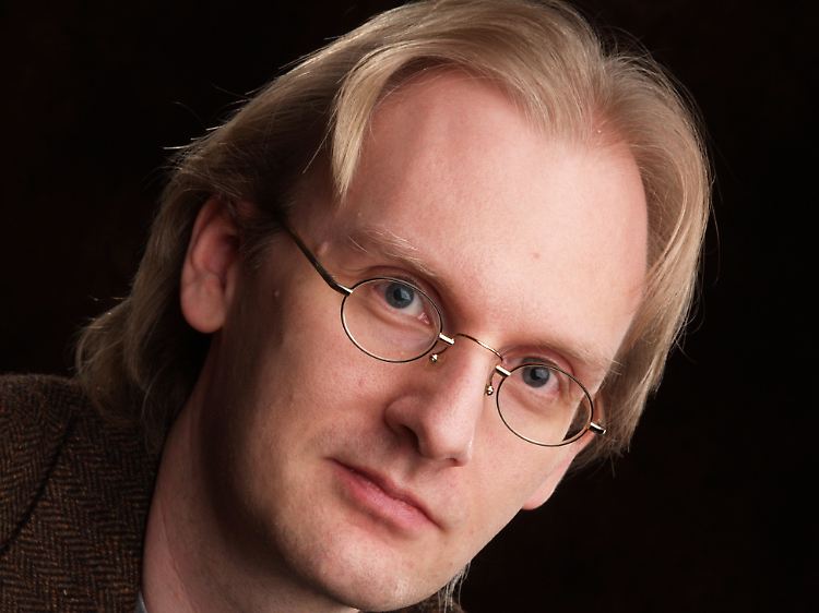 Alexander Pechmann hat die Erinnerungen der Dickens-Kinder übersetzt und mit Briefen und Notizen des Dichters zu einem lebendigen Porträt verbunden.