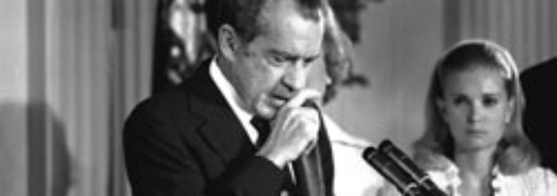 Am 9. August 1974 tritt Richard Nixon von seinem Amt als Präsident zurück.