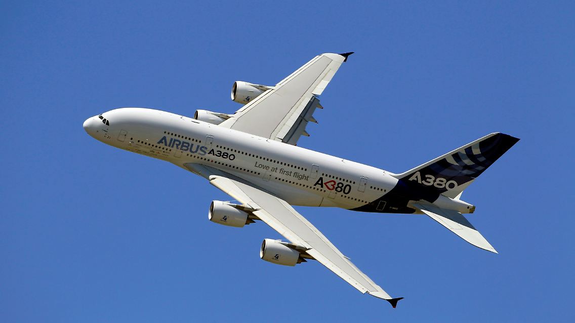 2012-01-31T024748Z_01_SIN900_RTRMDNP_3_AIRBUS-A380.JPG342517144626908525.jpg