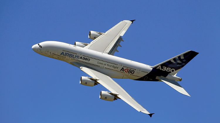 2012-01-31T024748Z_01_SIN900_RTRMDNP_3_AIRBUS-A380.JPG342517144626908525.jpg
