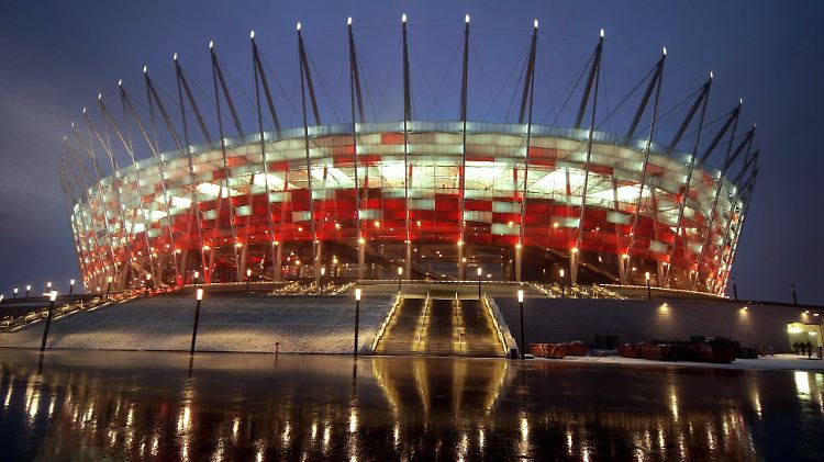 Ganz schön schön, aber auch ganz schön teuer und groß: Wie das neue Warschauer Nationalstadion nach der Fußball-EM sinnvoll genutzt wird, steht immer noch nicht fest.