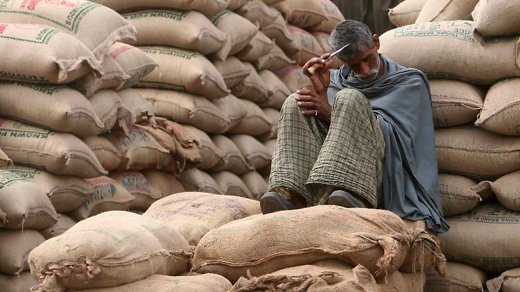 In den Reislagern Indiens spricht es sich schnell herum: Der Handel mit Teheran ist heikel.