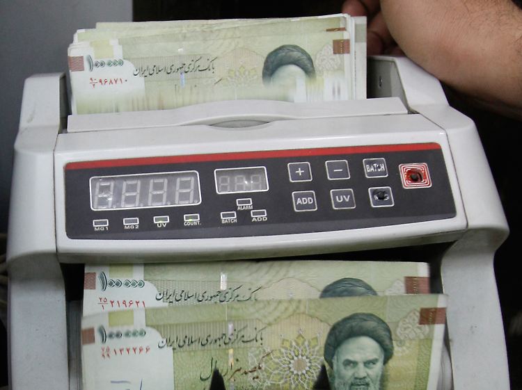 Ajatollah Khomeini in der "Cash Machine": Der Iran hat Schwierigkeiten, seine Rechnungen zu bezahlen.