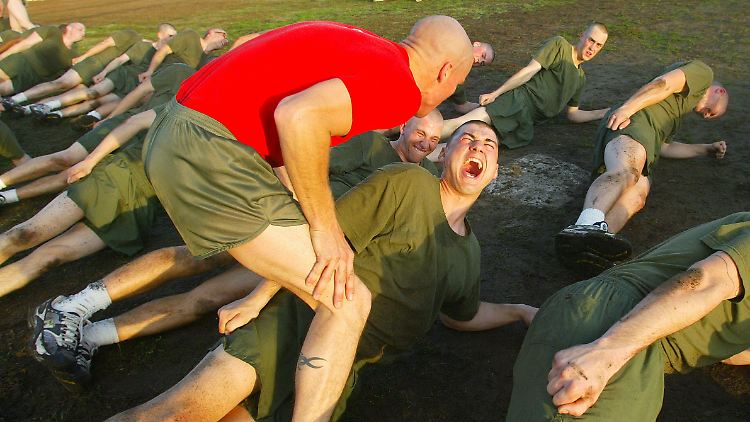 Der Drill auf Parris Island ist streng. 