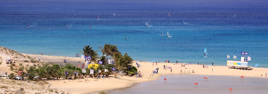 In Sotavento sind die Bedingungen so vorzüglich, dass hier seit Jahren Weltmeisterschaften im Windsurfen und Kiten ausgetragen werden.