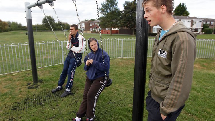Irgendwie die Zeit totschlagen: jugendliche Arbeitslose in Großbritannien.