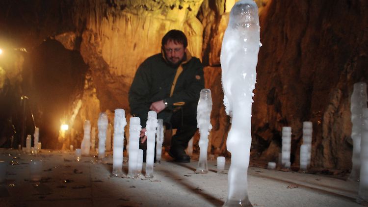 In der Warstein-Höhle lassen sich auch jetzt spannende Entdeckungen machen.