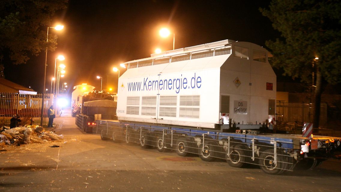 Ein deutscher Transport mit französischem Atommüll aus der Wiederaufbereitungsanlage La Hague (Archivbild).