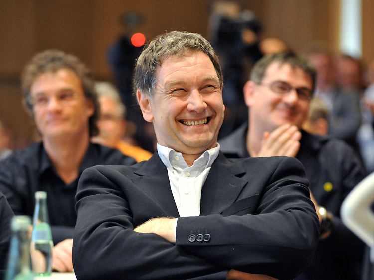 Hubert Ulrich, Grünen-Chef im Saarland,scheint sich auf die Koalitionsverhandlungen zu freuen.