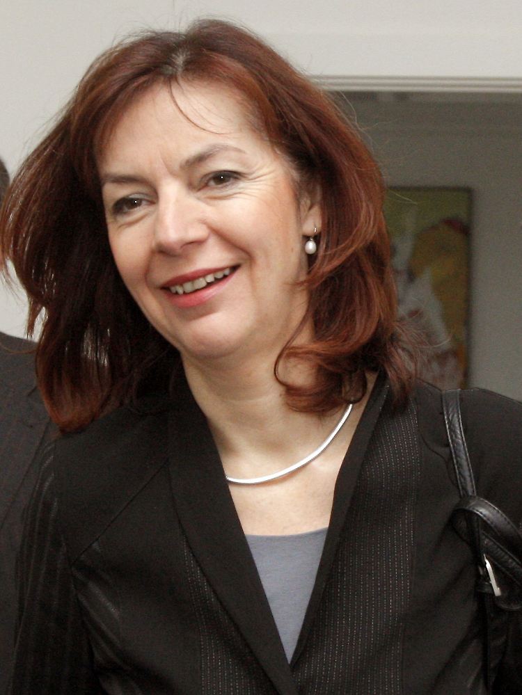 Linke-Fraktionschefin Kerstin Kaiser verzichtet auf ein Ministeramt. Ihr wird angelastet, in ihrer Jugendzeit als Stasi-IM Kommilitonen bespitzelt zu haben.