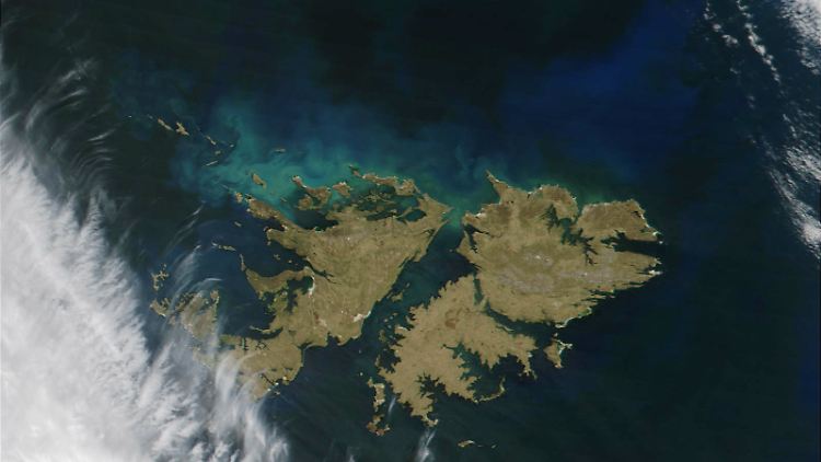 Die Satellitenaufnahme zeigt die britische Kolonie der Falklandinseln vor der Küste Argentiniens.