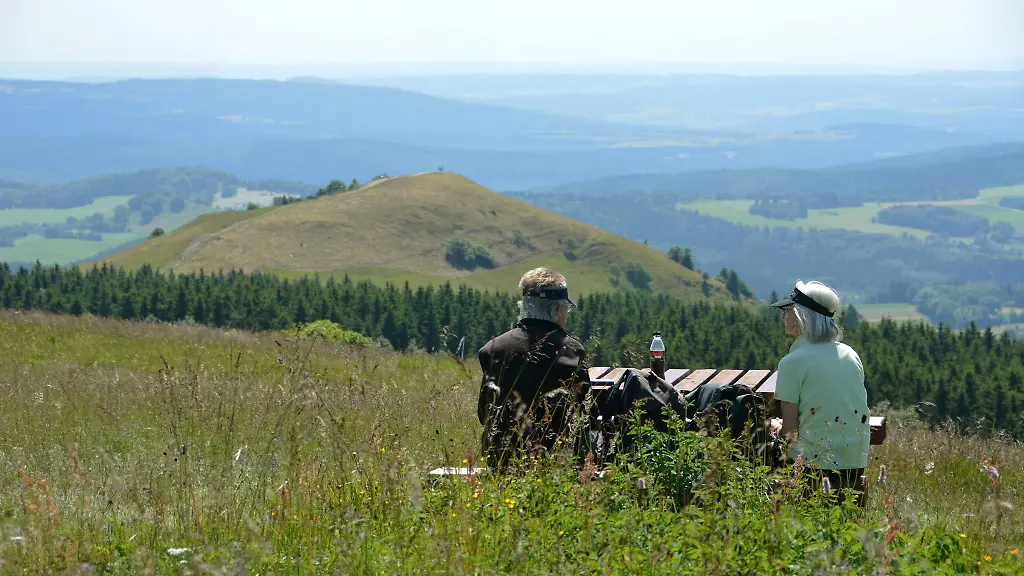 Regionen-wie-die-Rhoen-der-Taunus-und-das-Lahntal-sind-laut-Dehoga-weiterhin-beliebte-Ferienziele-in-Hessen