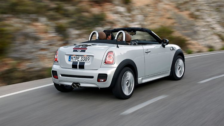 Ursprünglich sollte mit der Kaltfront "Cooper" für die Allwettertauglichkeit des Mini Cooper Roadster geworben werden. 