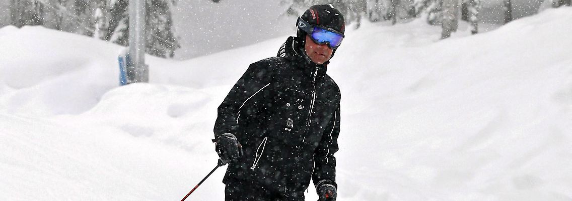 Russlands Präsident Dmitri Medwedew beim Skifahren im Skigebiet Krasnaja Poljana nahe Sotschi.