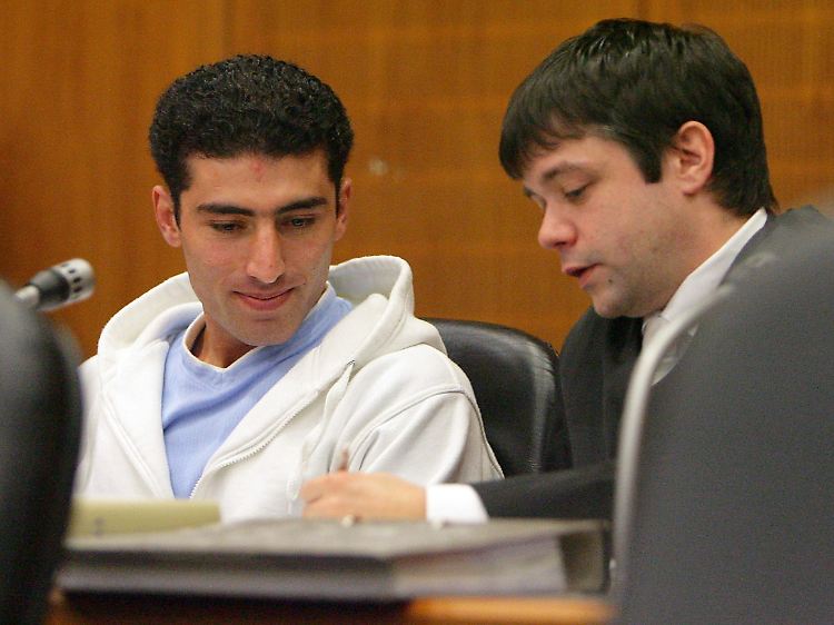 Hüseyin Ö. (l) erhielt ein Jahr und zwei Monate Haft ohne Bewährung.