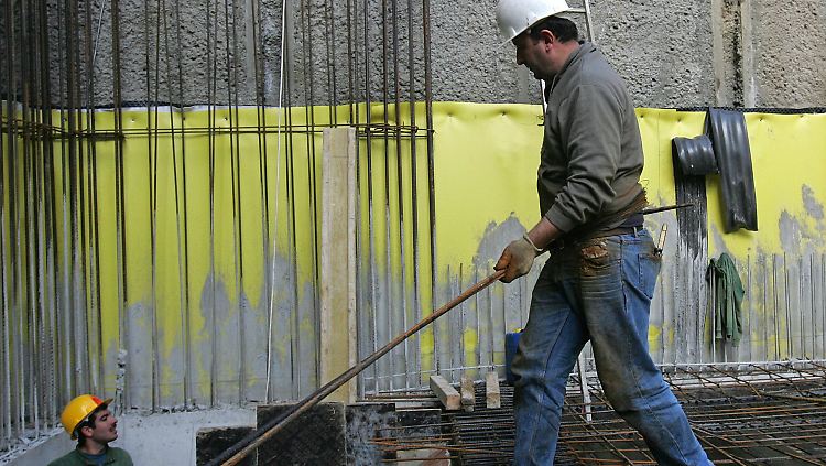 Baustelle in Athen (Archivbild): Kehrt Griechenland langsam zur Normalität zurück?