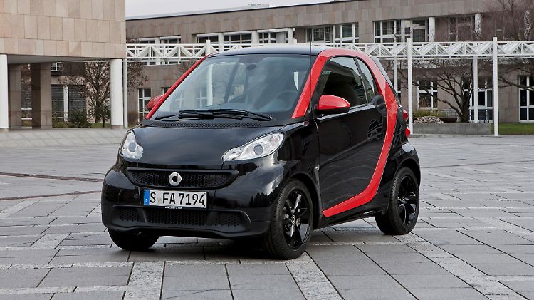 Zu den äußeren Merkmalen des Smart Fortwo Sharpred zählt der auffällige Kontrast von Schwarz und Rot.