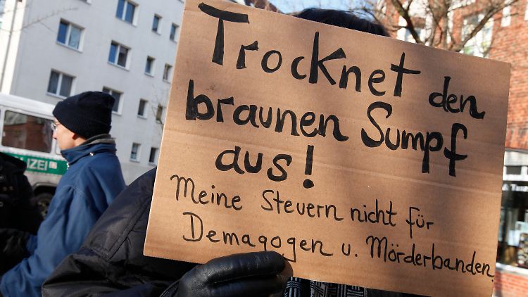 Die Forderungen nach einem Verbot der rechtsextremen NPD sind allerdings wieder verstärkt zu hören.