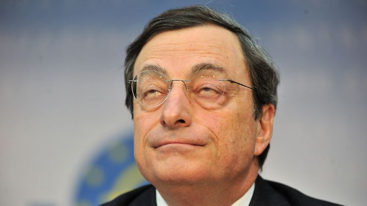 EZB-Präsident Draghi vielsagend: "Wenn die EZB einen Teil ihres Gewinns aber im Rahmen des Kapitalschlüssels an ihre Mitgliedsländer verteilt, wäre das keine Staatsfinanzierung."